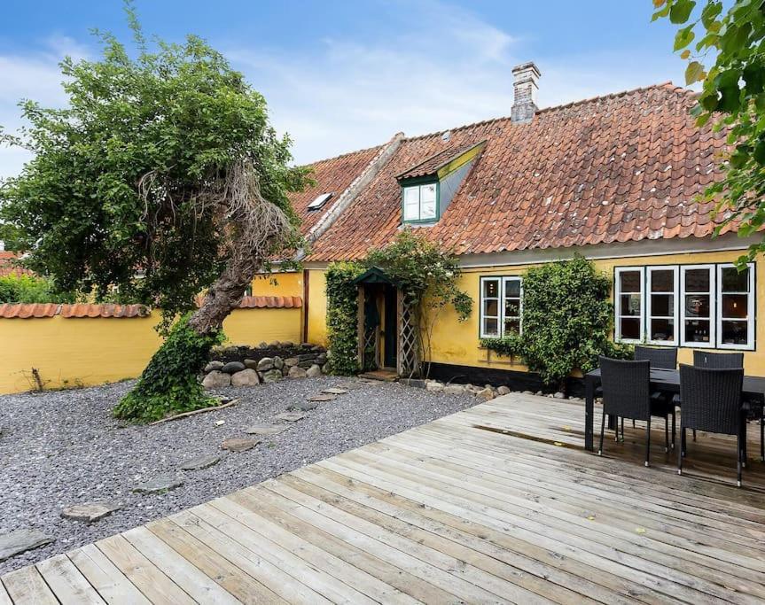 Idyllisk, Historisk Byhus Ved Fjorden I Mariager Exterior foto